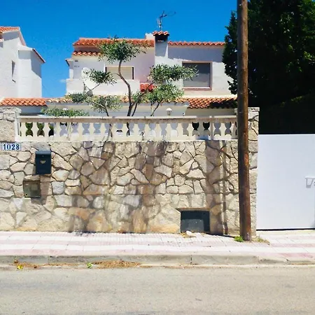 Rosa Nyaraló Les Tres Cales